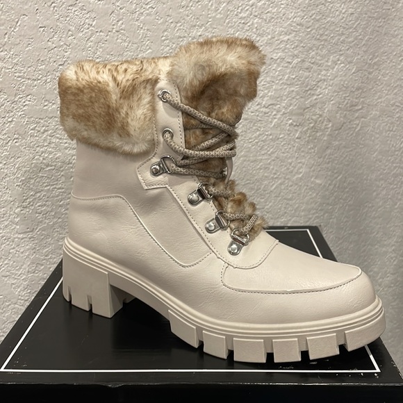 NWT, Brand new, Never worn Gorgeous off-white boots Sz 8 - Picture 2 of 5